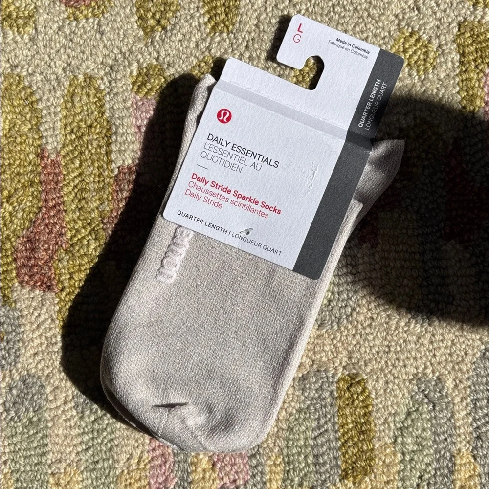 Lululemon NWT Daily Stride Sparkle Socks Strawberry Milkshake/ Silver glimmer LG
